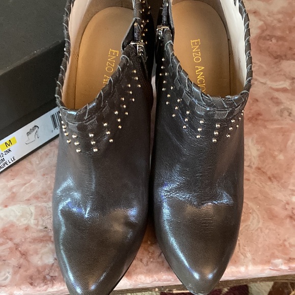 Gorgeous Enzo Angiolini Eayasim booties in box - Picture 2 of 6